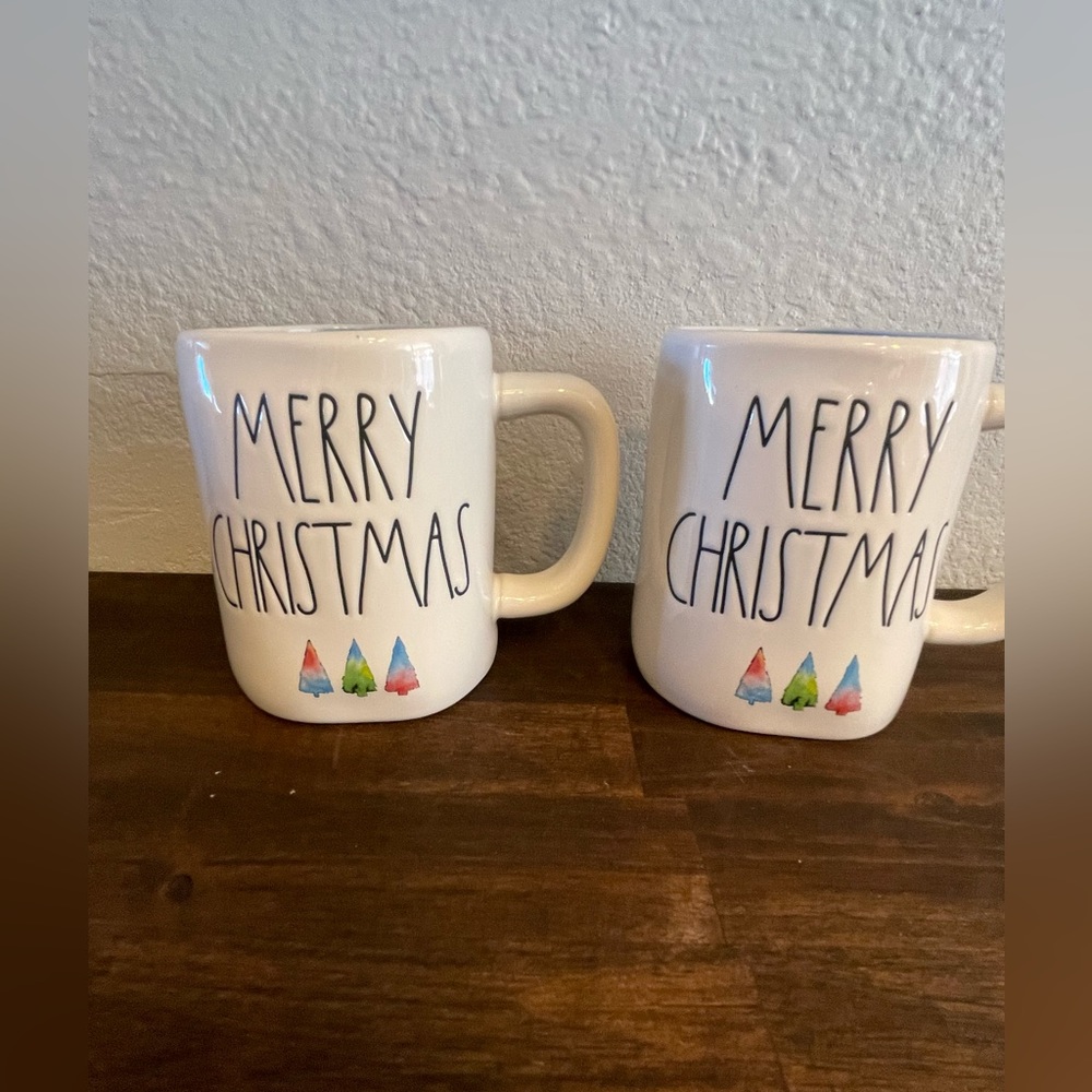 New set of 2 Rae Dunn Merry Christmas mugs
